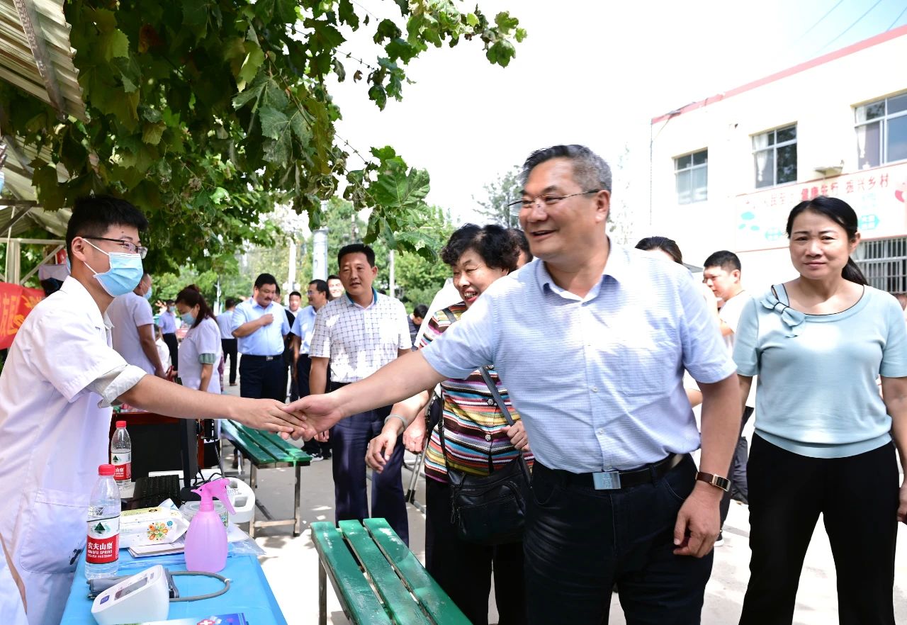 华厦眼科医院集团临沂华厦眼科医院“慈善光明行”，走进蒙阴县高都镇